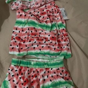 I’m selling a sleeveless t shirt and skirt with watermelon design.